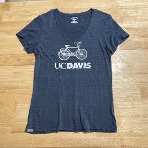 UC Davis V-Neck T-Shirt Size Xlarge